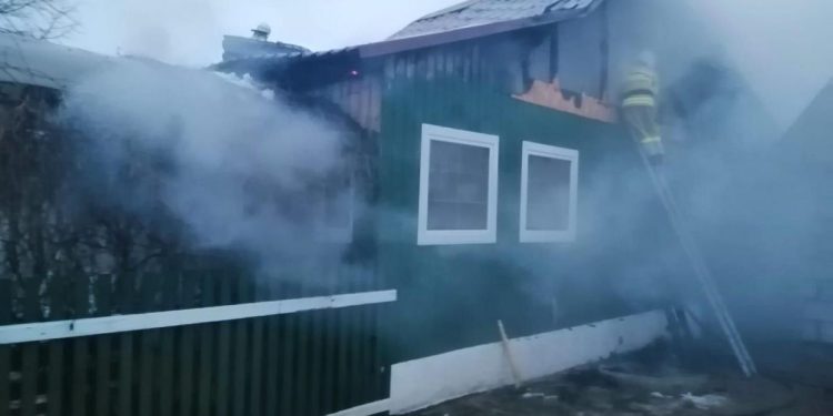 В Сараевском районе сгорел деревянный дачный дом