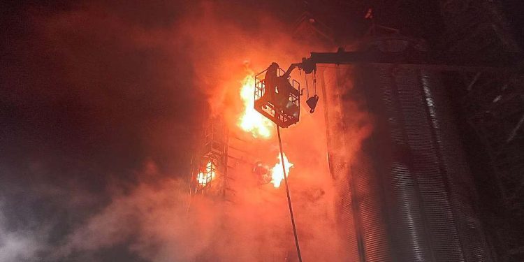 В Сапожковском районе потушили загоревшуюся зерносушилку В Сапожковском районе потушили загоревшуюся зерносушилку