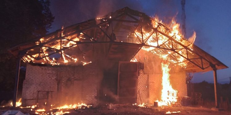 В Кораблинском округе сгорел крупный зерносклад