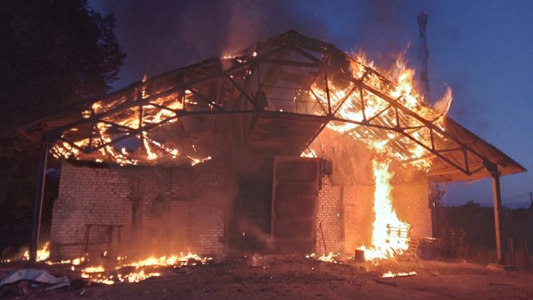 В Кораблинском округе сгорел крупный зерносклад