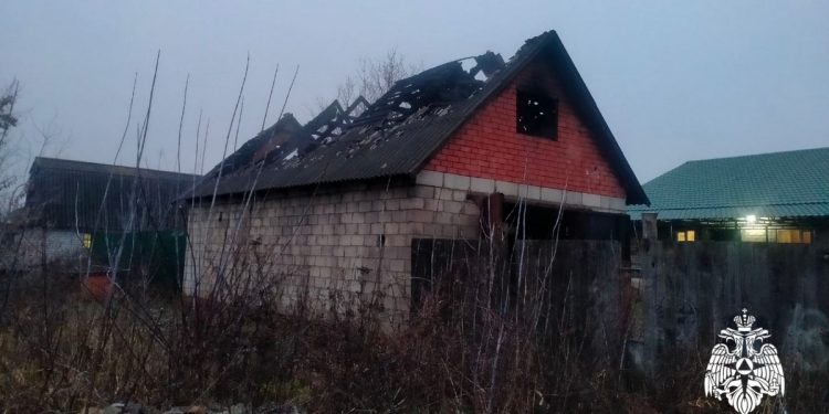 В рязанском Ухолове горел гараж