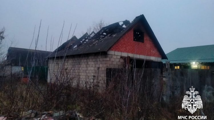 В рязанском Ухолове горел гараж