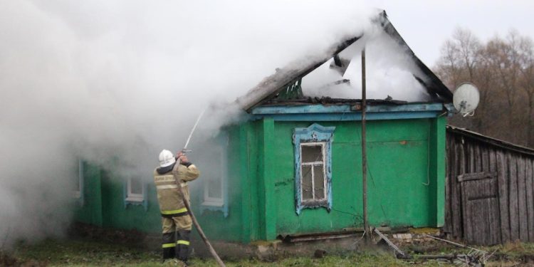 В Сараевском районе горел жилой дом