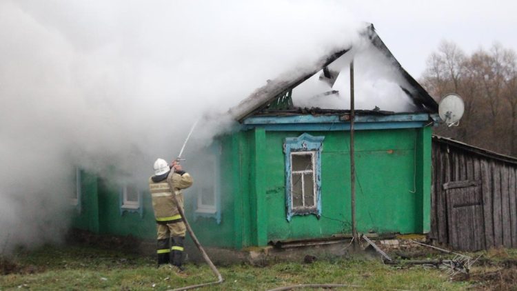 В Сараевском районе горел жилой дом