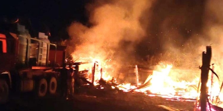 В Сараевском районе горели две надворные постройки