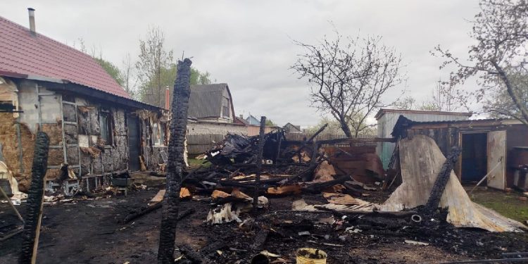 В рязанском Пронске сгорели три хозпостройки В рязанском Пронске сгорели три хозпостройки