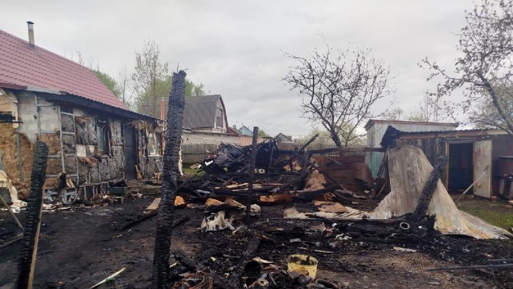 В рязанском Пронске сгорели три хозпостройки