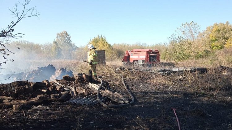 В Сараевском районе местные жители спасли жилой дом от огня
