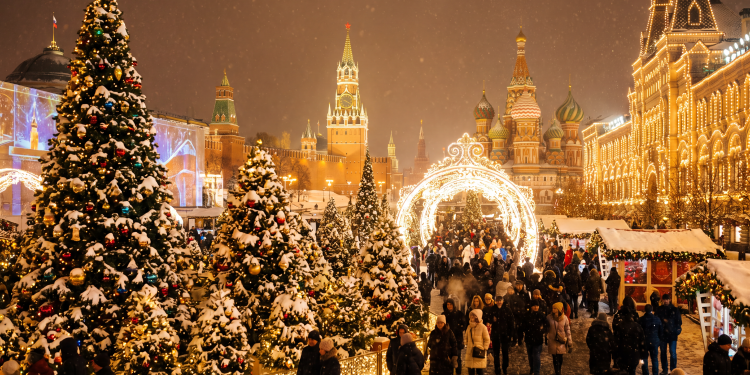 Новогодний сезон 2026–2027 в Москве: спектакли, шоу и семейные программы