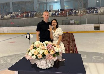 Рязанец сделал предложение своей девушке на ледовой арене спортшколы "Айсберг" Рязанец сделал предложение своей девушке на ледовой арене спортшколы «Айсберг»