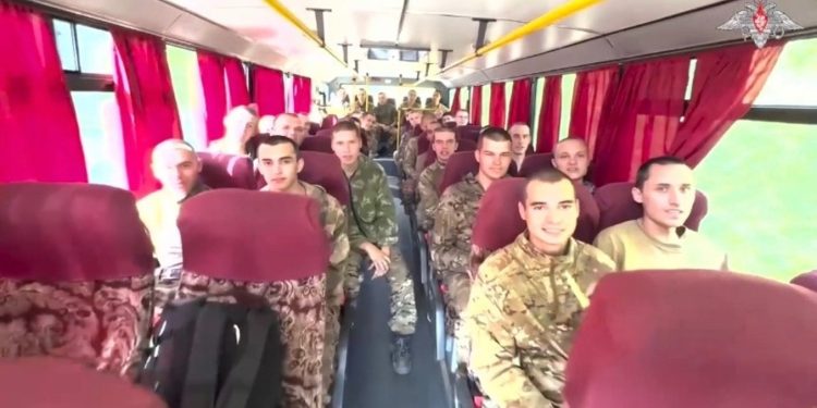 Сегодня между Россией и Украиной произошел обмен пленными Сегодня между Россией и Украиной произошел обмен пленными