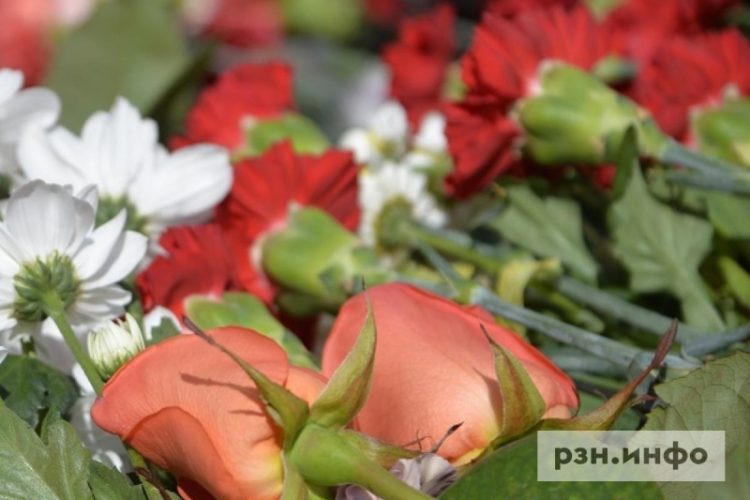 Семимесячные продажи цветов в России снизились на четыре процента