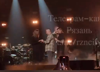 Рязанец сделал предложение своей девушке на концерте Басты Рязанец сделал предложение своей девушке на концерте Басты