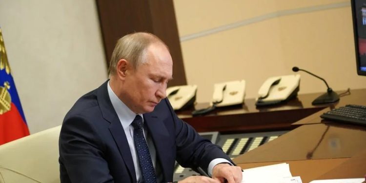 Президент Путин наградил создателя камерного оркестра Рязанской области Проскурина