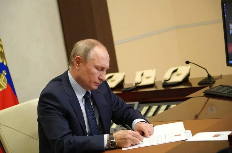 Президент Путин наградил создателя камерного оркестра Рязанской области Проскурина