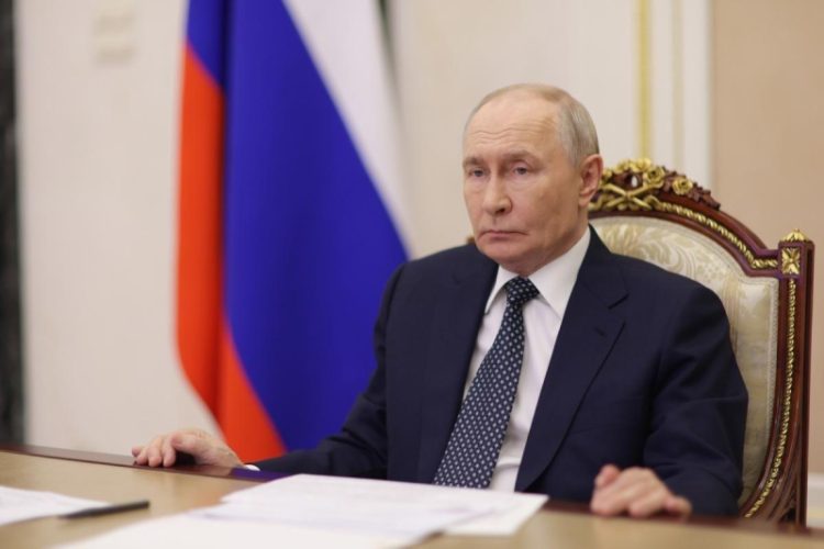 Путин объяснил причины топливных трудностей в России