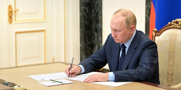Президент РФ Путин объявил 2024 год Годом семьи