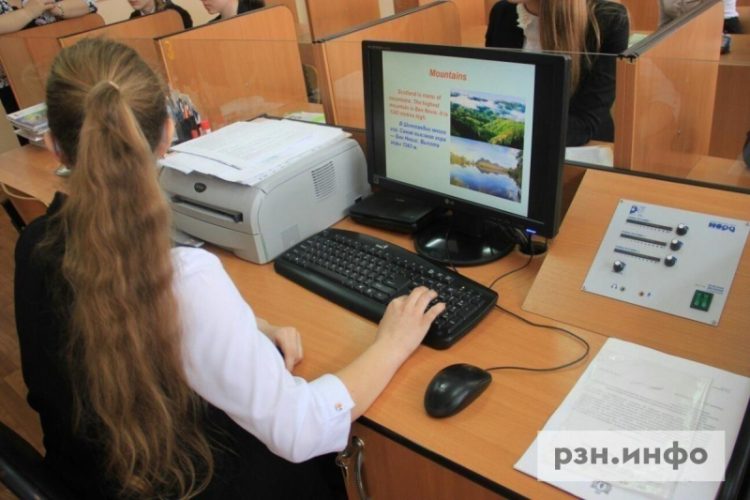 Глава государства расширил перечень мер помощи педагогам