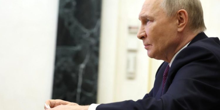 Российский лидер анонсировал смену командования группировок в зоне СВО