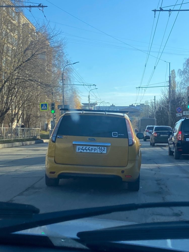 Рязанские водители засняли автомобиль с номером региона 162