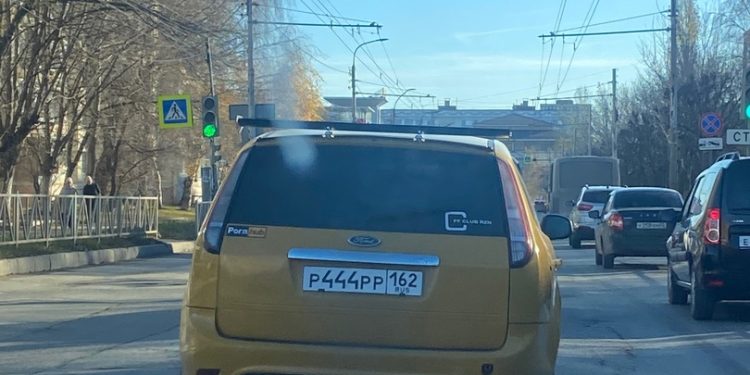 Рязанские водители засняли автомобиль с номером региона 162