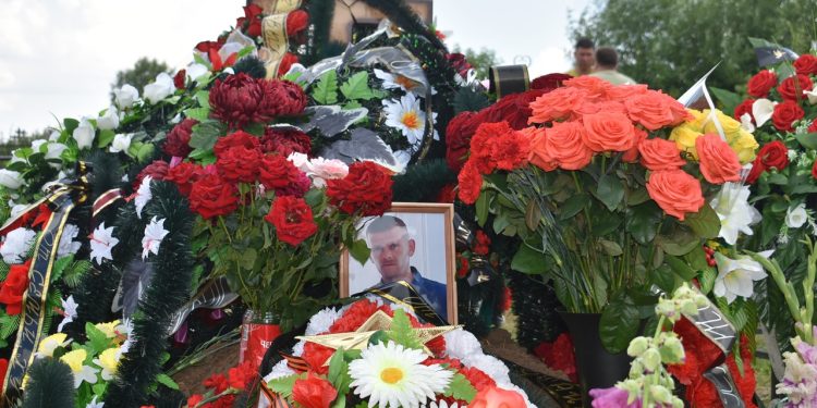 Рязанцы простились с погибшим на СВО жителем Путятино Александром Платоновым Рязанцы простились с погибшим на СВО жителем Путятино Александром Платоновым