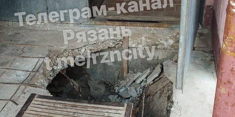 В жилом доме на улице Зубковой обвалился вход в подъезд