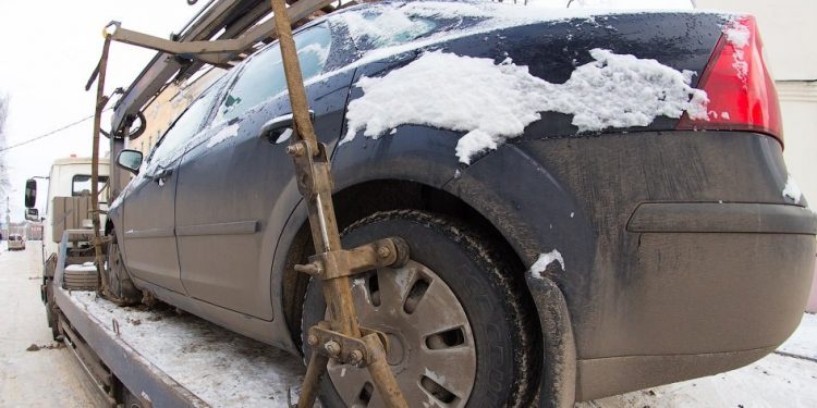 Рязанская ГИБДД начала эвакуировать машины, мешающие уборке снега Рязанская ГИБДД начала эвакуировать машины, мешающие уборке снега