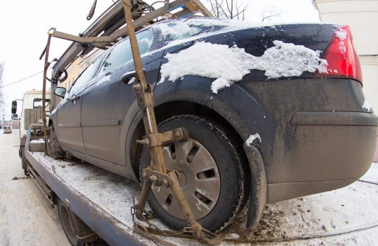 Рязанская ГИБДД начала эвакуировать машины, мешающие уборке снега