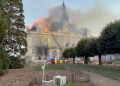 Радикалы во Франции подожгли историческую колокольню