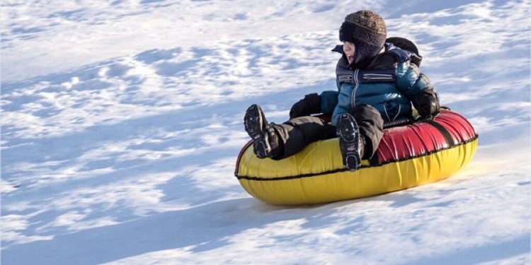 В больницы Рязани после катания на тюбингах обратились 16 детей