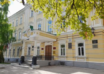 Студентам РГУ имени Есенина сократили стипендии на 1000 рублей