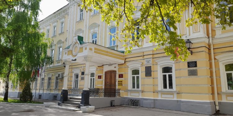 Студентам РГУ имени Есенина сократили стипендии на 1000 рублей