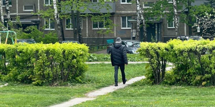 Рязанцы пожаловались на подозрительного мужчину, который преследует прохожих