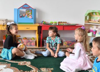 Работу детских садов в России могут продлить еще на час