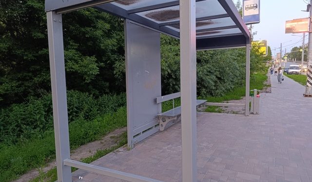 Рязанцы пожаловались на грязные остановки после их ремонта Рязанцы пожаловались на грязные остановки после их ремонта