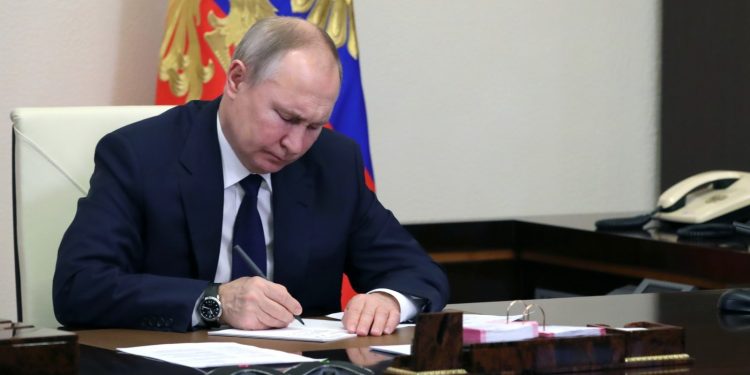 Президент Путин присвоил звание генерал-лейтенанта рязанцу Михаилу Кособокову