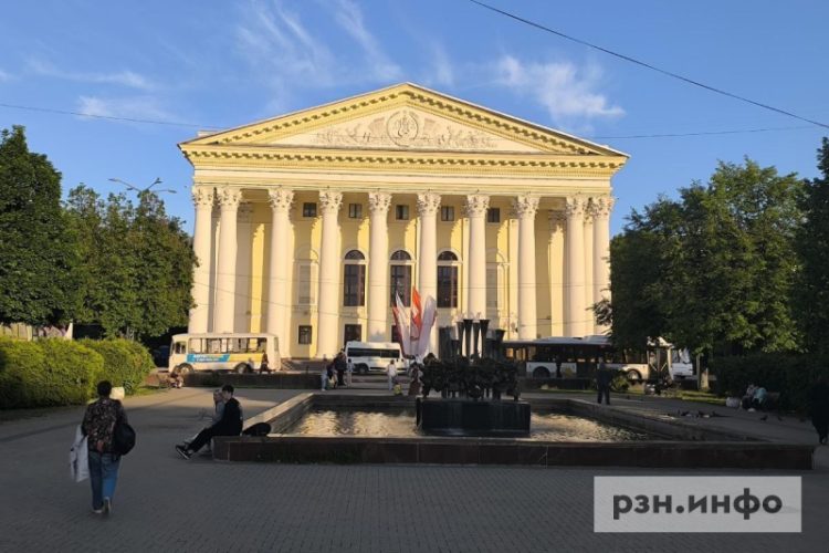 Рязанцы посетят спектакли и лекции о воспитании