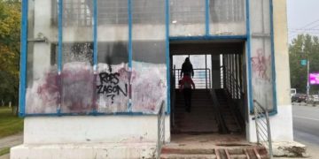 Рязанцы раскритиковали уборку надземного перехода у остановки Таможня