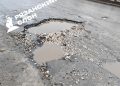 Рязанцы сообщили о вынужденных объездах ям по встречной полосе в Песочне