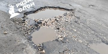 Рязанцы сообщили о вынужденных объездах ям по встречной полосе в Песочне