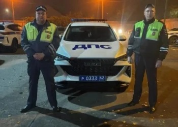 Рязанские автоинспекторы спасли 11-летнего мальчика в темноте Рязанские автоинспекторы спасли 11-летнего мальчика в темноте