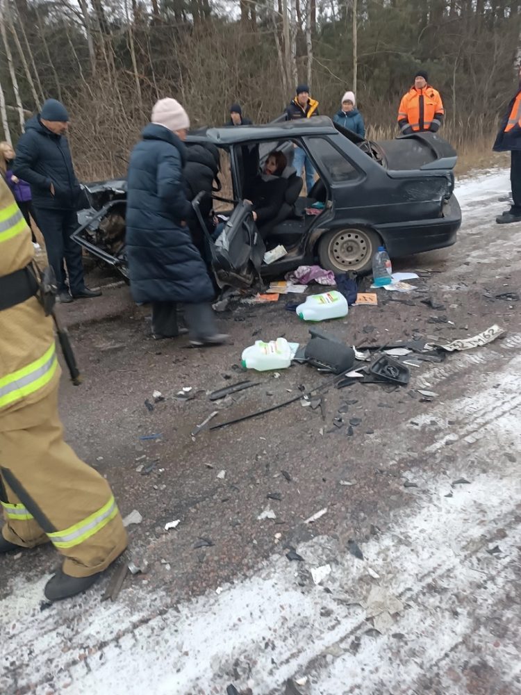 В Шиловском районе произошло серьезное ДТП, люди оказались зажаты в салоне машины