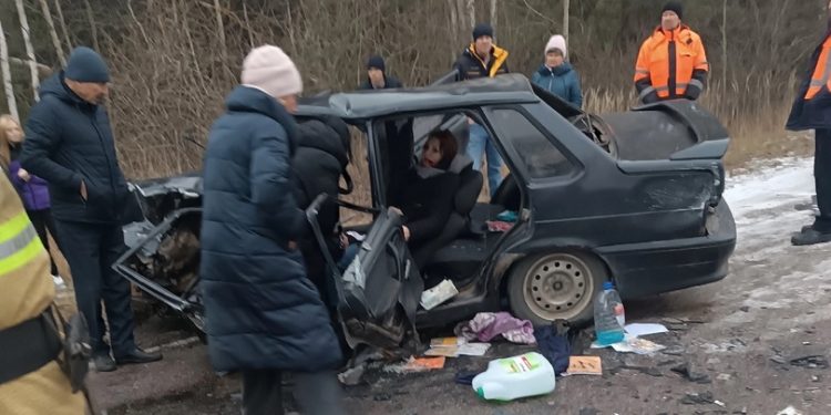 В Шиловском районе произошло серьезное ДТП, люди оказались зажаты в салоне машины