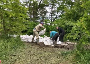Паводки разрушают дамбы и топят дома на Кубани