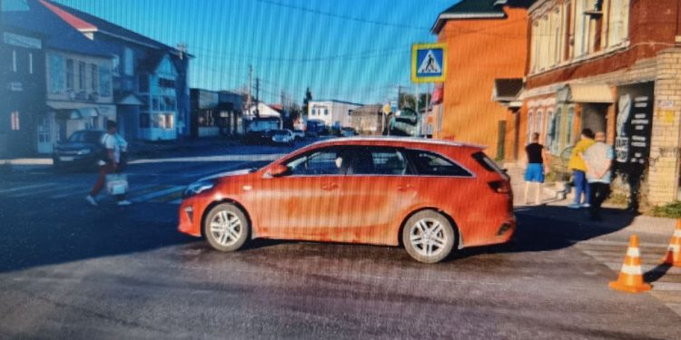 В рязанском Ряжске 3-летняя девочка угодила под колеса машины, выбежав на дорогу на красный свет