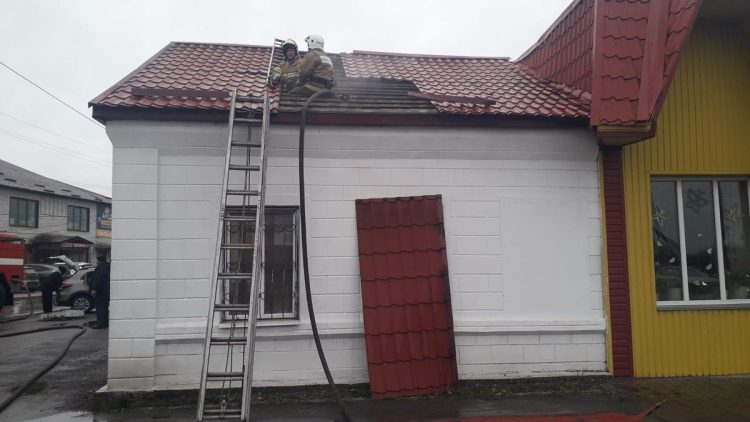 В рязанском Ряжске сгорел магазин вейпов