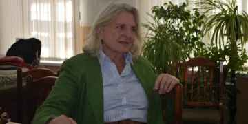 Карин Кнайсль тревожится о страданиях детей в русской деревне
