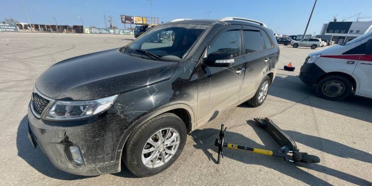 В Рязанском районе под колеса автомобиля попала 17-летняя девушка на электросамокате