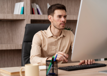 Психолог Самбурский: нелюбимая работа может привести к инфаркту